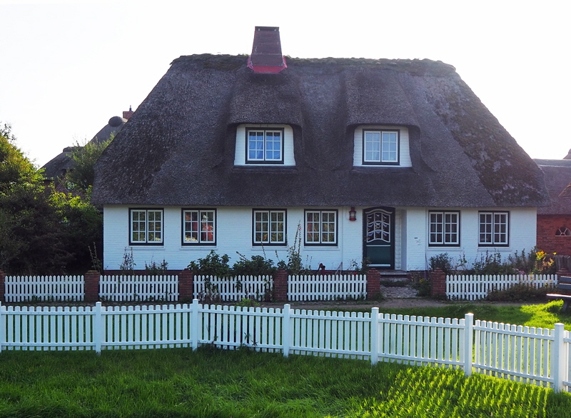 hallig oland weisses haus bild 01